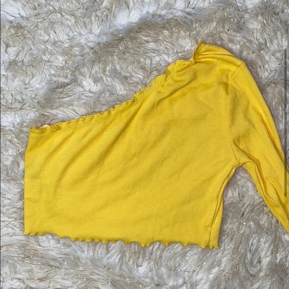 One shoulder yellow lettuce cut crop top - Picture 2 of 3